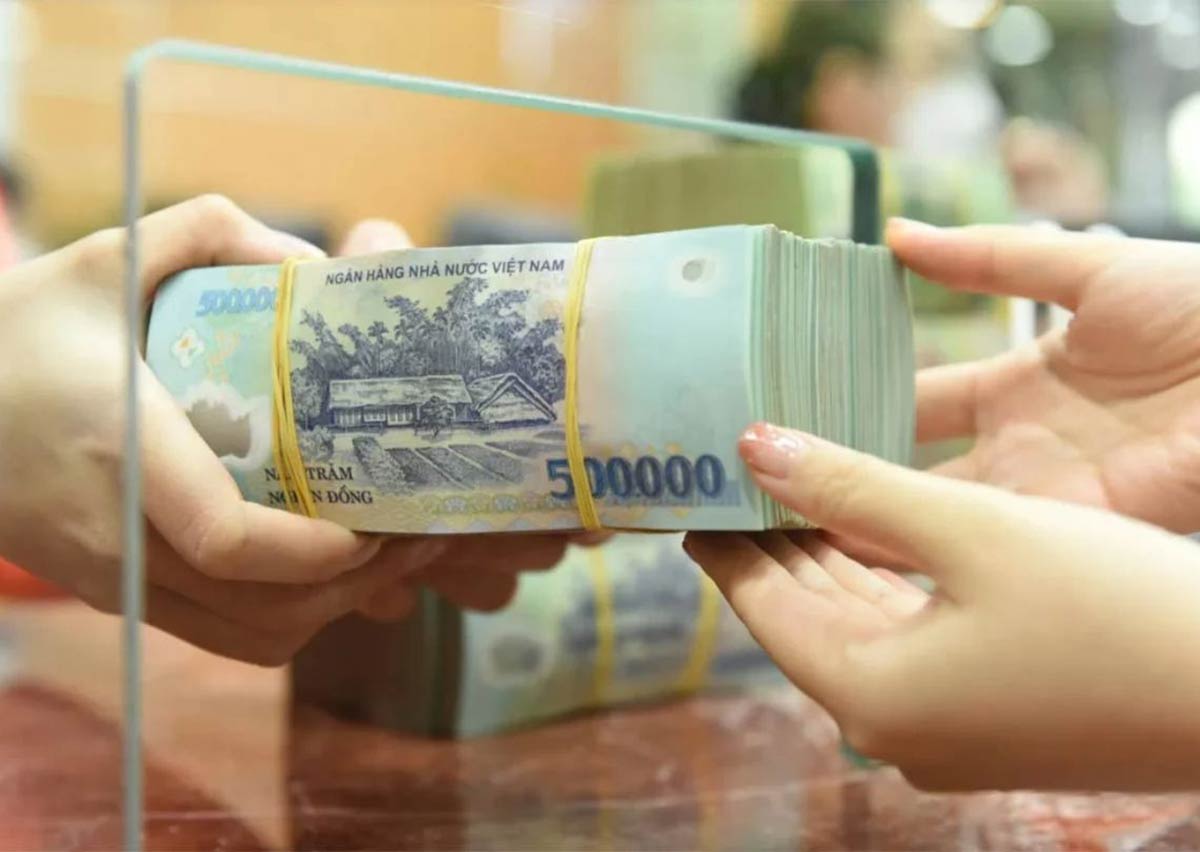 Tiền gửi của người dân vào ngân hàng tăng mạnh - Ảnh 1 Tiền gửi của người dân vào ngân hàng tăng mạnh - Ảnh 1