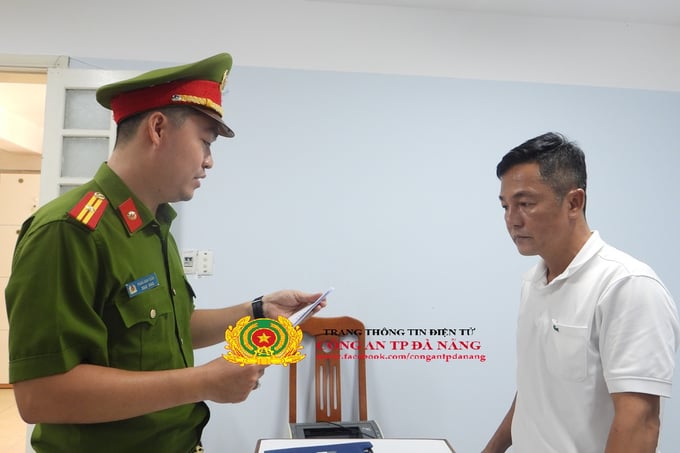 Công an TP Đà Nẵng tống đạt quyết định khởi tố bị can và bắt tạm giam đối với Phạm Chiến Thắng. Công an TP Đà Nẵng tống đạt quyết định khởi tố bị can và bắt tạm giam đối với Phạm Chiến Thắng.