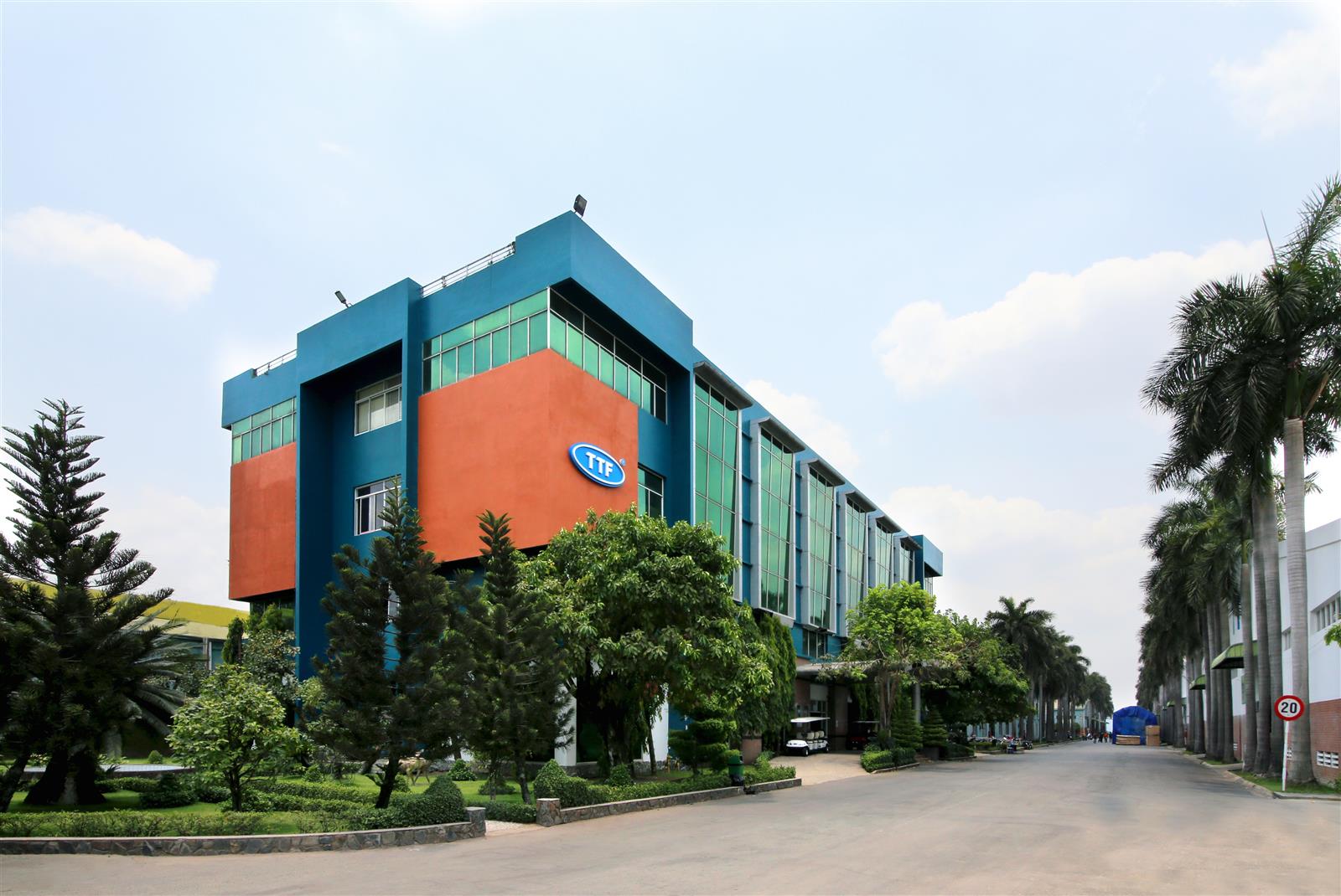 Công ty cổ phần Tập đoàn Kỹ nghệ gỗ Trường Thành được thành lập từ năm 1993 tại Đăk Lăk Công ty cổ phần Tập đoàn Kỹ nghệ gỗ Trường Thành được thành lập từ năm 1993 tại Đăk Lăk