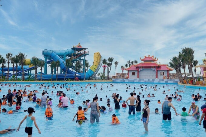 Sun World Ha Nam đang diễn khai chương trình ưu đãi đặc biệt cho người dân địa phương. Sun World Ha Nam đang diễn khai chương trình ưu đãi đặc biệt cho người dân địa phương.