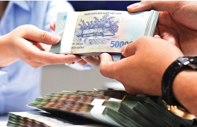 Người dân gửi hơn 7,3 triệu tỷ đồng vào ngân hàng, Người dân gửi hơn 7,3 triệu tỷ đồng vào ngân hàng,