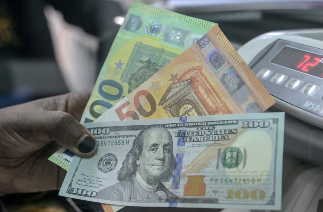 Đồng USD đã giảm giá so với các loại tiền tệ chính khác trong năm nay. (Ảnh: AFP/Getty Images) Đồng USD đã giảm giá so với các loại tiền tệ chính khác trong năm nay. (Ảnh: AFP/Getty Images)