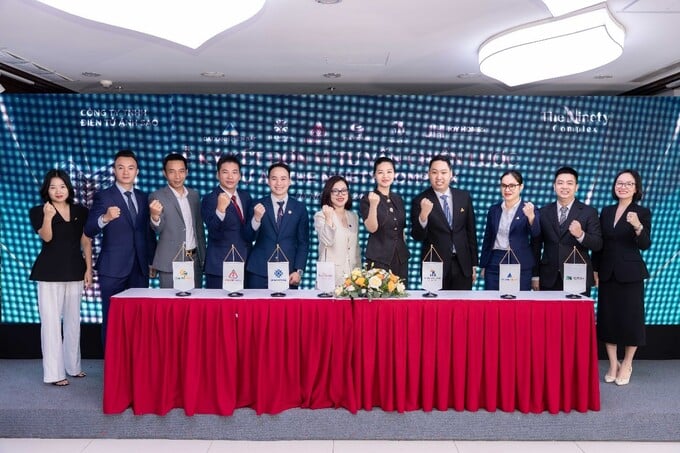 Các đơn vị hợp tác chiến lược tại lễ ký kết. Các đơn vị hợp tác chiến lược tại lễ ký kết. 