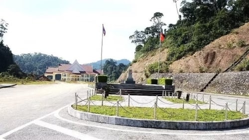 Dự án đầu tư xây dựng tuyến đường bộ cao tốc Vinh - Thanh Thủy điểm cuối tại khu vực cửa khẩu Thanh Thủy. Dự án đầu tư xây dựng tuyến đường bộ cao tốc Vinh - Thanh Thủy điểm cuối tại khu vực cửa khẩu Thanh Thủy.