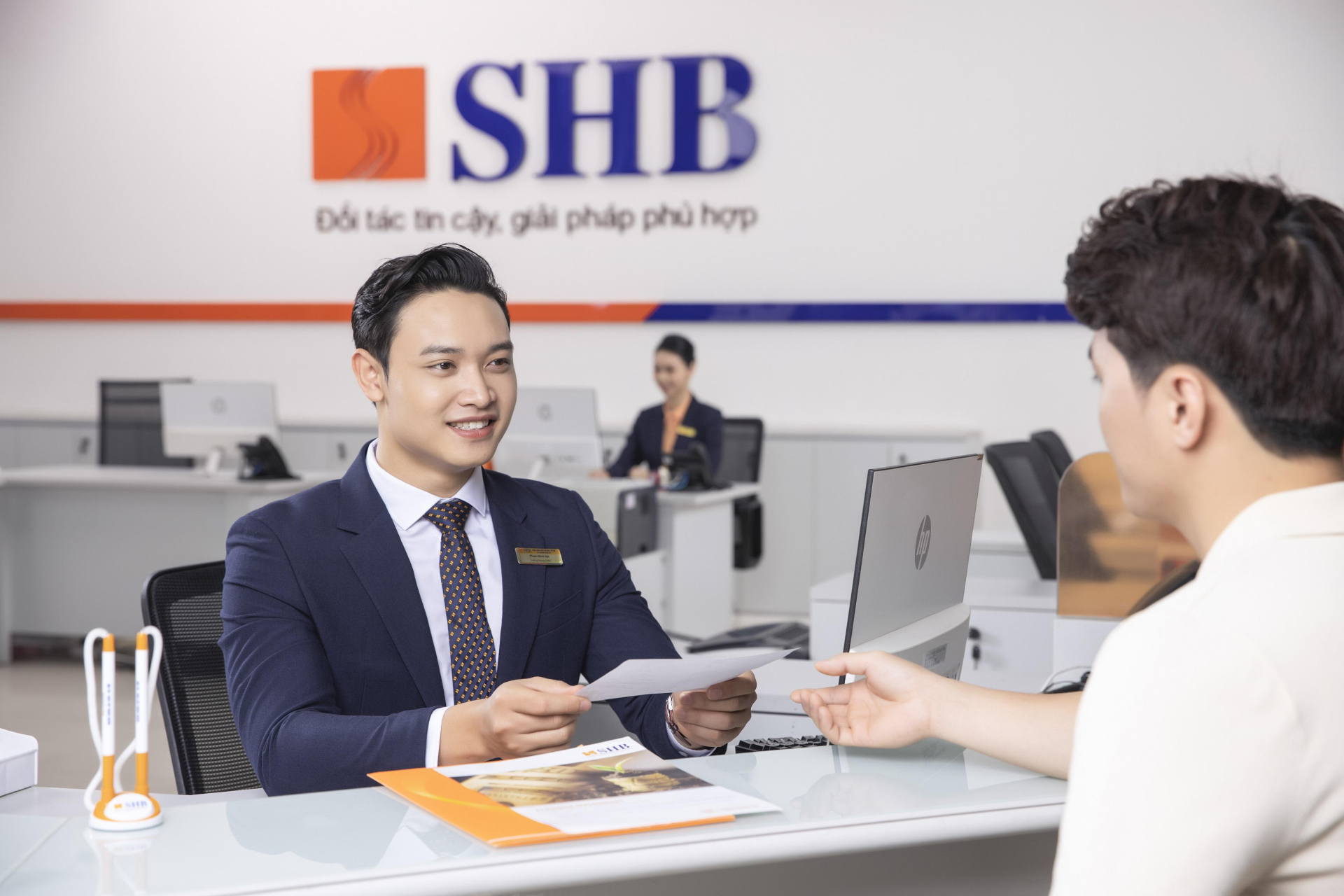 Các dịch vụ của SHB được khách hàng cá nhân và doanh nghiệp yêu thích, tin tưởng. Các dịch vụ của SHB được khách hàng cá nhân và doanh nghiệp yêu thích, tin tưởng.