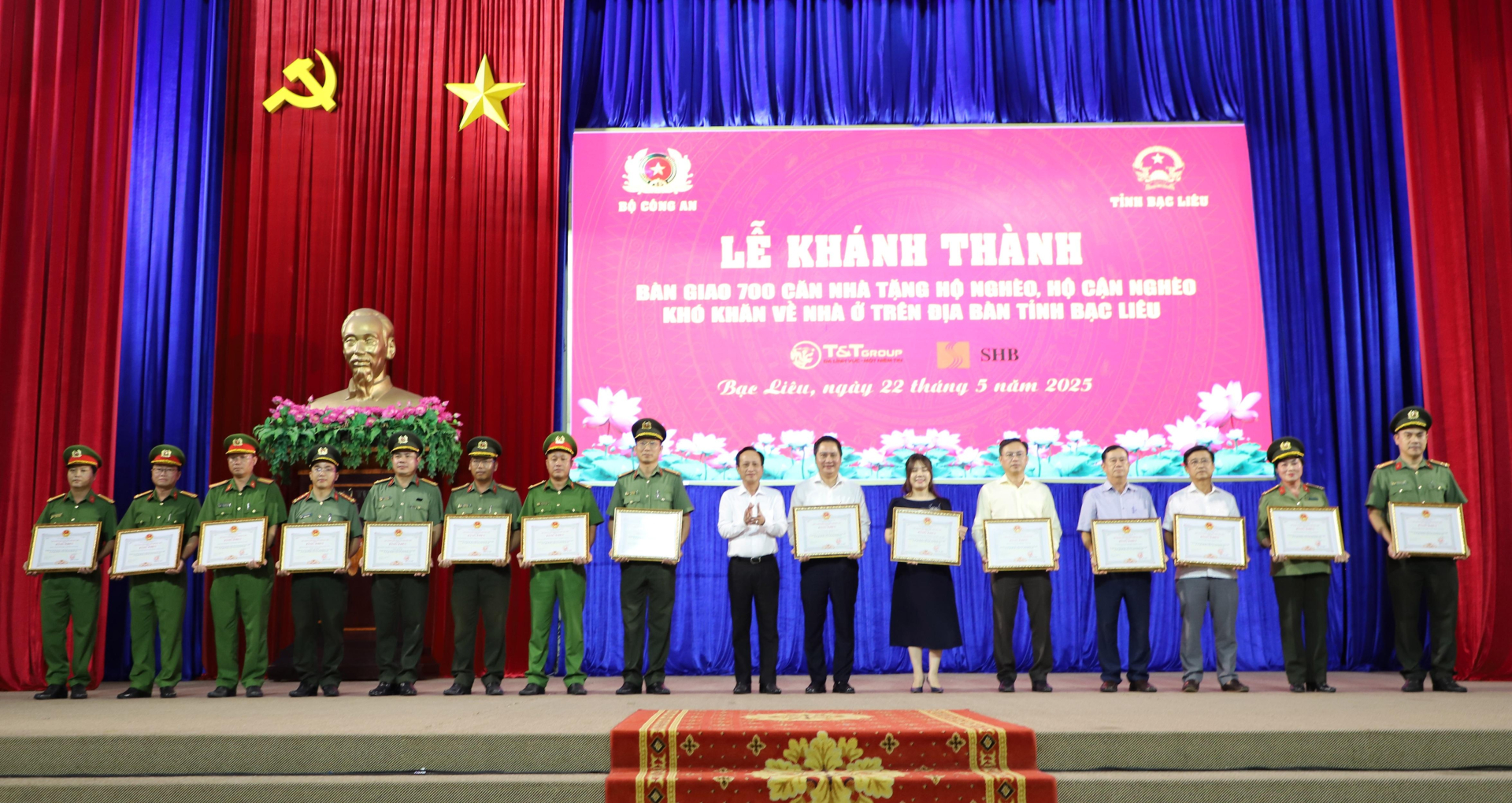 T&T Group và SHB bàn giao 700 căn nhà tình nghĩa cho người dân tỉnh Bạc Liêu - Ảnh 2 T&T Group và SHB bàn giao 700 căn nhà tình nghĩa cho người dân tỉnh Bạc Liêu - Ảnh 2