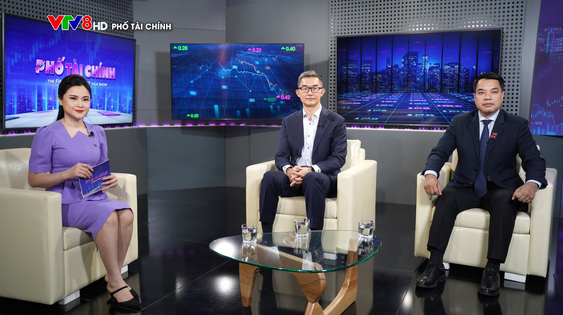 Ông Lu Hui Hung và ông Mạc Quốc Anh tại Talkshow Phố Tài chính Ông Lu Hui Hung và ông Mạc Quốc Anh tại Talkshow Phố Tài chính