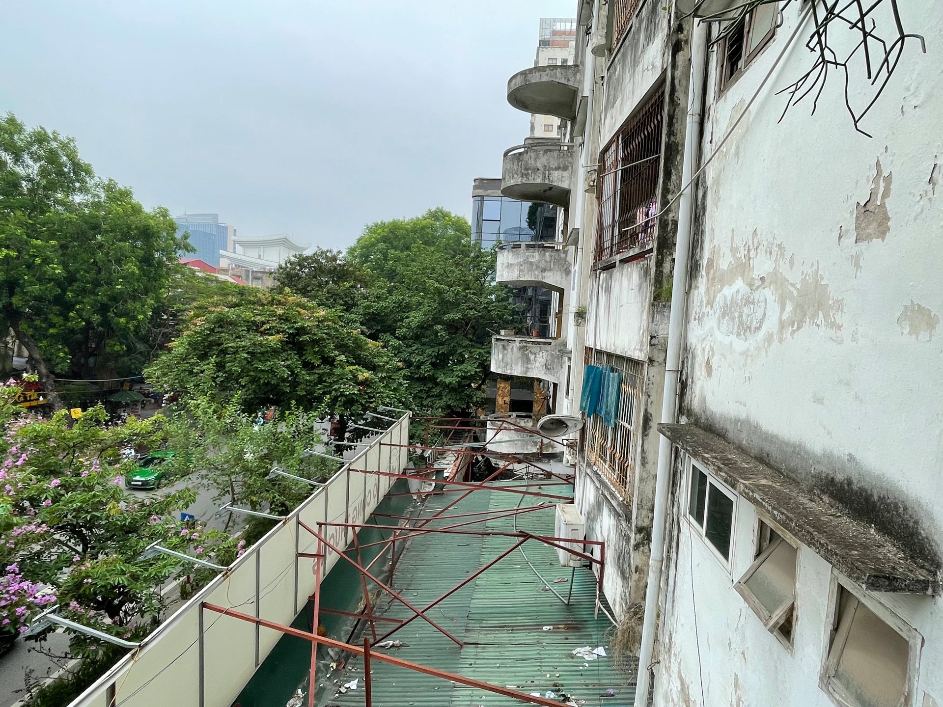 Thâm nhập chung cư xuống cấp nghiêm trọng, suốt 14 năm chờ được xây lại - Ảnh 7 Thâm nhập chung cư xuống cấp nghiêm trọng, suốt 14 năm chờ được xây lại - Ảnh 7