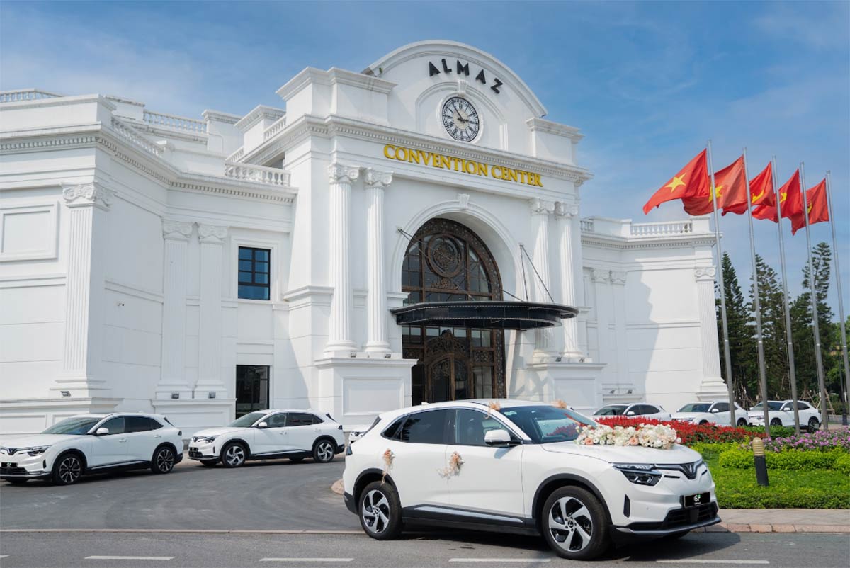 Công ty của doanh nhân Phạm Nhật Minh Hoàng mở dịch vụ cho thuê xe cưới bằng dàn xe điện VinFast Công ty của doanh nhân Phạm Nhật Minh Hoàng mở dịch vụ cho thuê xe cưới bằng dàn xe điện VinFast
