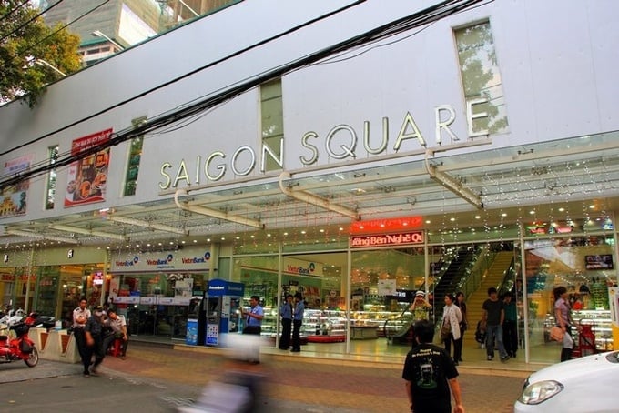 Saigon Square tiếp tục bị kiểm tra vì hàng giả, thuộc sở hữu công ty gia đình Phan Thành. Saigon Square tiếp tục bị kiểm tra vì hàng giả, thuộc sở hữu công ty gia đình Phan Thành.