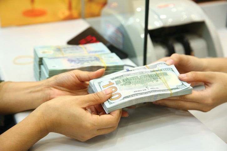 Lãi suất cho vay hạ thấp, tiền gửi ngân hàng tăng kỷ lục - Ảnh 1 Lãi suất cho vay hạ thấp, tiền gửi ngân hàng tăng kỷ lục - Ảnh 1