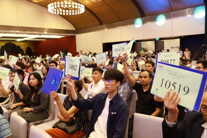 Đại hội năm nay của MB có 1.570 cổ đông tham dự để nhận 500.000 đồng/người. Đại hội năm nay của MB có 1.570 cổ đông tham dự để nhận 500.000 đồng/người.