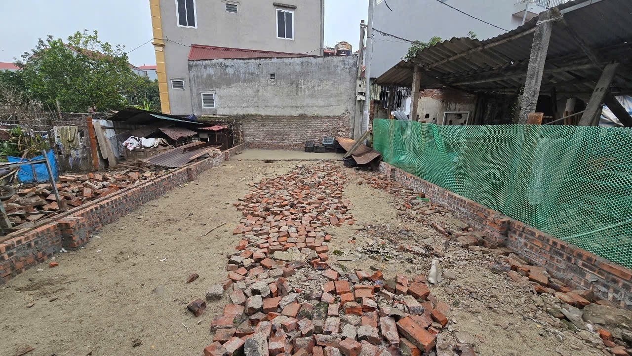 Nhiều lô trong ngõ sâu, rao bán giá “trên trời” Nhiều lô trong ngõ sâu, rao bán giá “trên trời” 