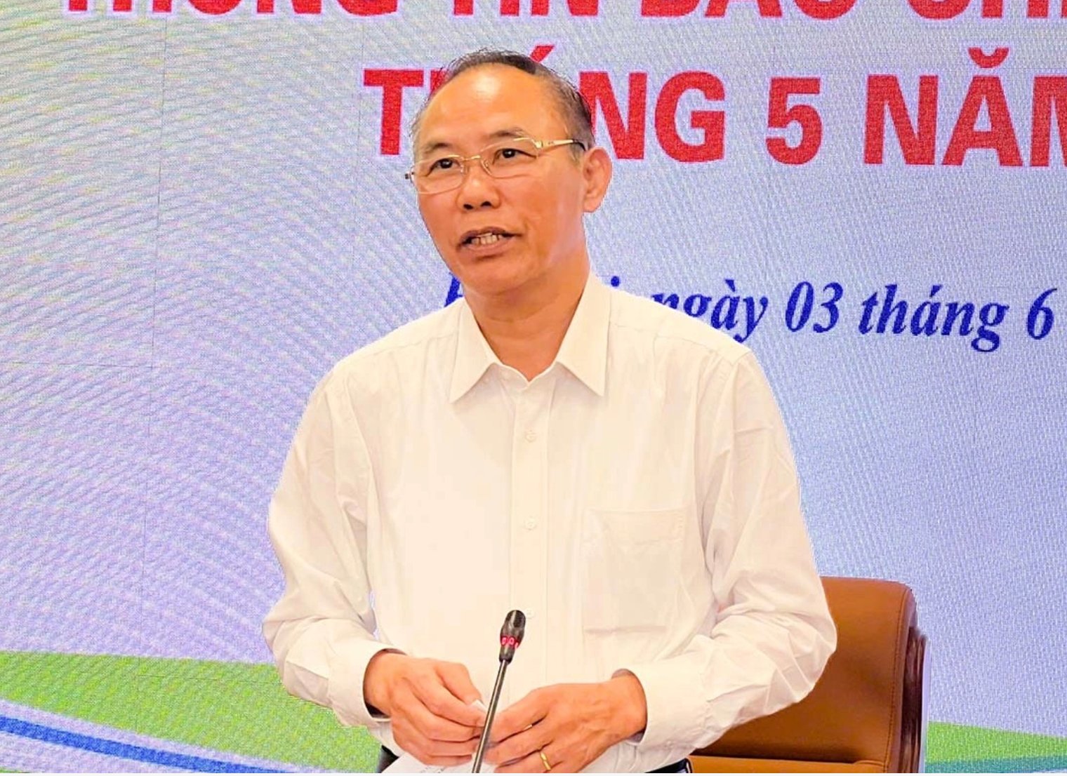 Thứ trưởng Bộ NN&MT Phùng Đức Tiến Thứ trưởng Bộ NN&MT Phùng Đức Tiến 