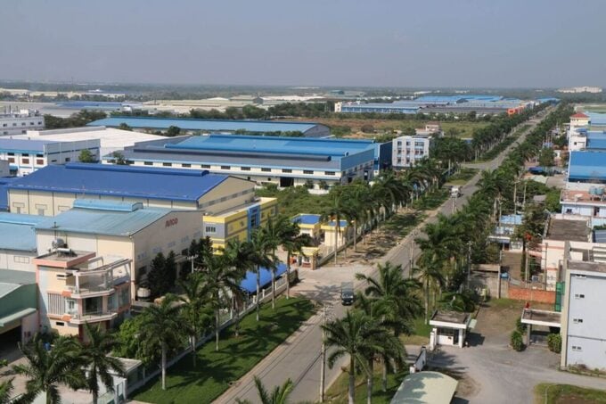 Chi cục Thuế khu vực XVII đã thực hiện cưỡng chế thuế bằng biện pháp ngừng sử dụng hóa đơn đối với 5 doanh nghiệp trên địa bàn tỉnh Long An do chưa thực hiện nghĩa vụ nộp thuế. Chi cục Thuế khu vực XVII đã thực hiện cưỡng chế thuế bằng biện pháp ngừng sử dụng hóa đơn đối với 5 doanh nghiệp trên địa bàn tỉnh Long An do chưa thực hiện nghĩa vụ nộp thuế.