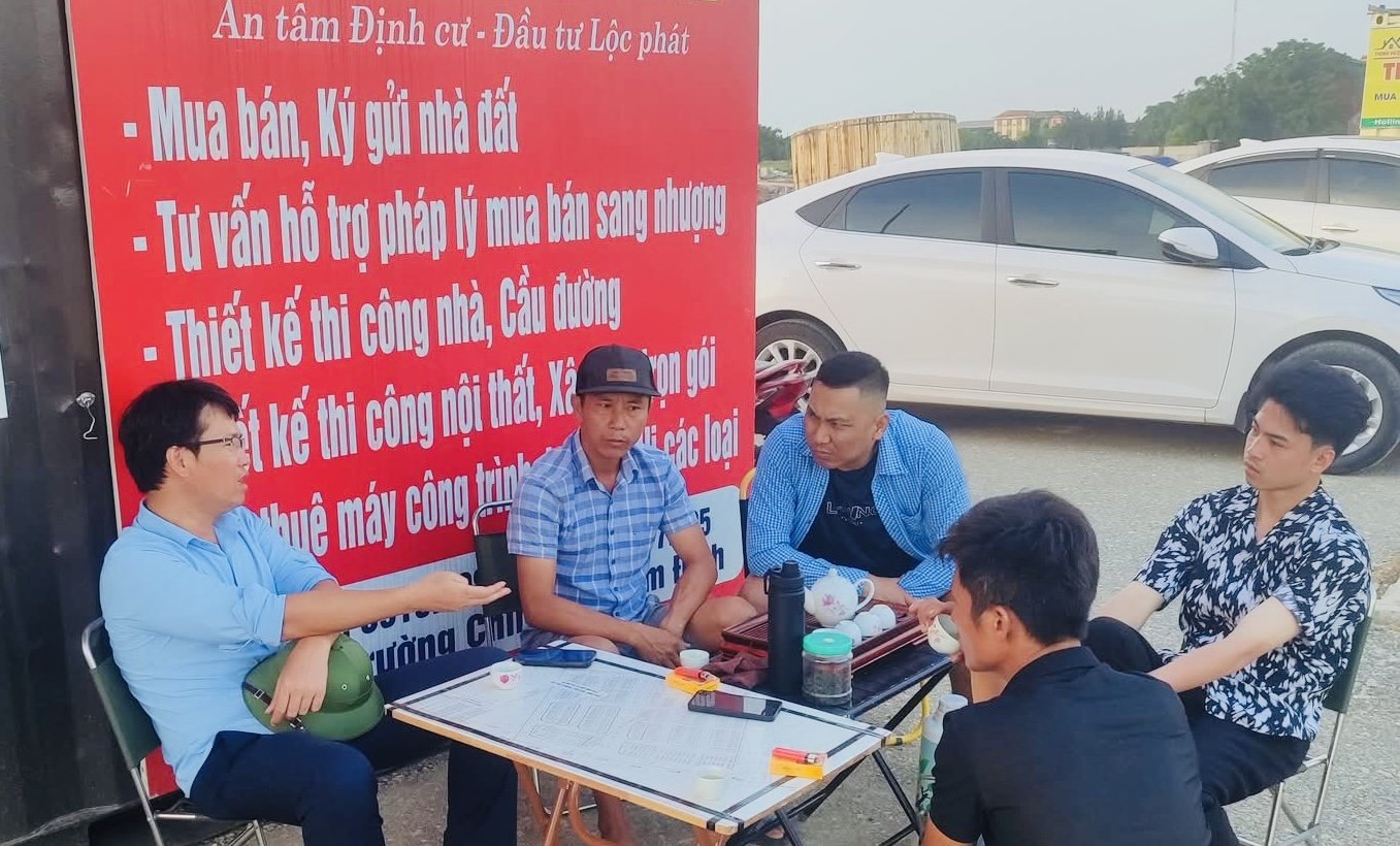 Dịch vụ tư vấn, mua bán BĐS diển ra khá sôi động Dịch vụ tư vấn, mua bán BĐS diển ra khá sôi động