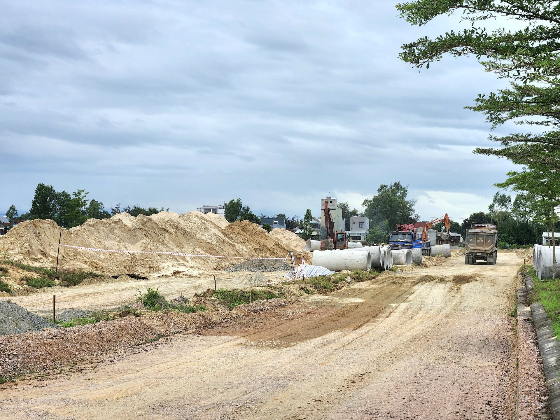 Dự án Khu đô thị Bách Đạt (Ảnh: Báo Quảng Nam). Dự án Khu đô thị Bách Đạt (Ảnh: Báo Quảng Nam). 