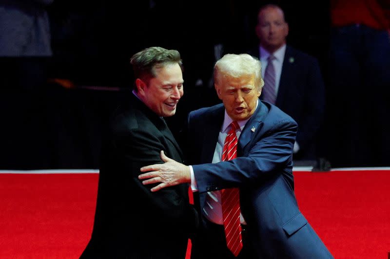 Tỷ phú Elon Musk và Tổng thống Trump trong chiến dịch bầu cử Tổng thống năm 2024 (Ảnh: AFP) Tỷ phú Elon Musk và Tổng thống Trump trong chiến dịch bầu cử Tổng thống năm 2024 (Ảnh: AFP) 