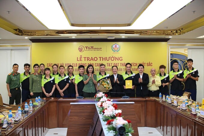 CLB Bóng bàn CAND – T&T đã đạt được thành tích xuất sắc tại Giải vô địch Bóng bàn quốc gia Báo Nhân dân lần thứ 43 năm 2025 CLB Bóng bàn CAND – T&T đã đạt được thành tích xuất sắc tại Giải vô địch Bóng bàn quốc gia Báo Nhân dân lần thứ 43 năm 2025 
