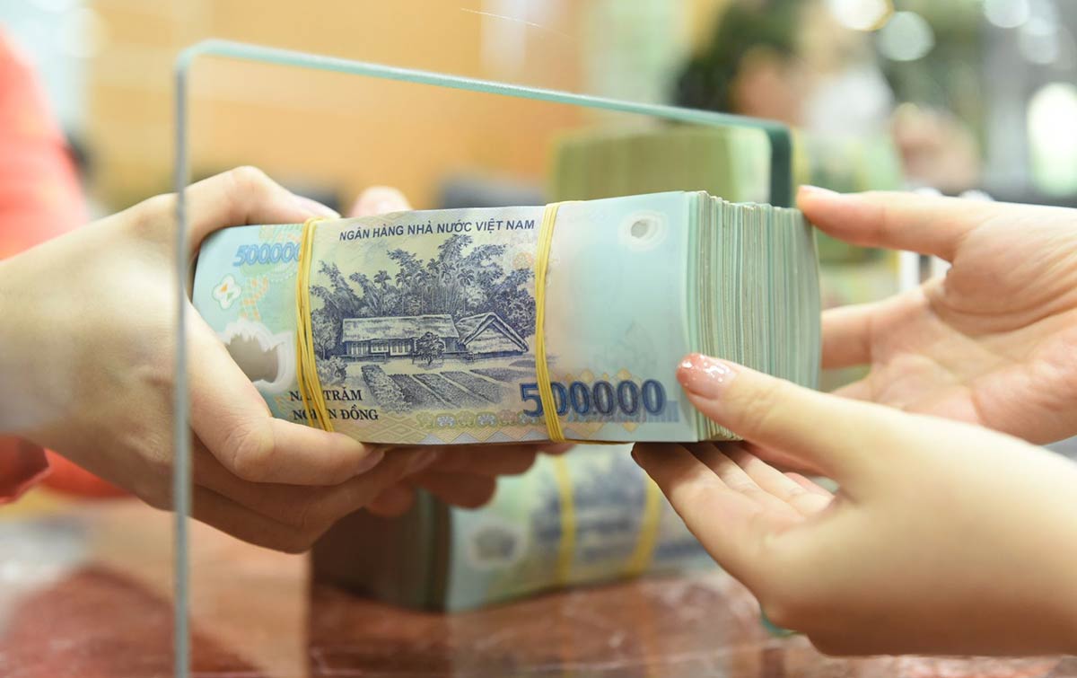 Chịu nhiều sức ép, lãi suất tiết kiệm khó giữ ở mức thấp - Ảnh 1 Chịu nhiều sức ép, lãi suất tiết kiệm khó giữ ở mức thấp - Ảnh 1