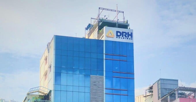Nhiều doanh nghiệp lớn trong lĩnh vực bất động sản tại Tp.HCM chây ỳ trong việc đóng bảo hiểm xã hội (BHXH), với thời gian chậm nộp từ 5 đến 101 tháng, tổng số tiền nợ lên đến hàng tỷ đồng. Nhiều doanh nghiệp lớn trong lĩnh vực bất động sản tại Tp.HCM chây ỳ trong việc đóng bảo hiểm xã hội (BHXH), với thời gian chậm nộp từ 5 đến 101 tháng, tổng số tiền nợ lên đến hàng tỷ đồng.