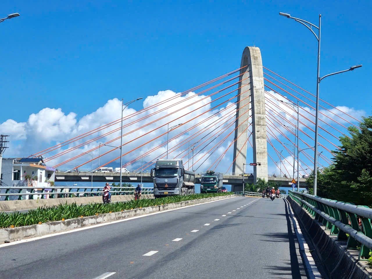 Dự án cầu vượt Ngã Ba Huế. Dự án cầu vượt Ngã Ba Huế.