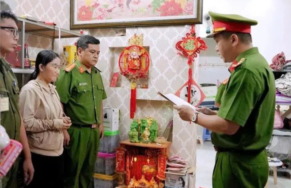 Cơ quan CSĐT Công an tỉnh Bà Rịa - Vũng Tàu tống đạt quyết định khởi tố bị can, thực hiện lệnh bắt tạm giam đối với bà Trần Thị Lệ Thu Cơ quan CSĐT Công an tỉnh Bà Rịa - Vũng Tàu tống đạt quyết định khởi tố bị can, thực hiện lệnh bắt tạm giam đối với bà Trần Thị Lệ Thu 