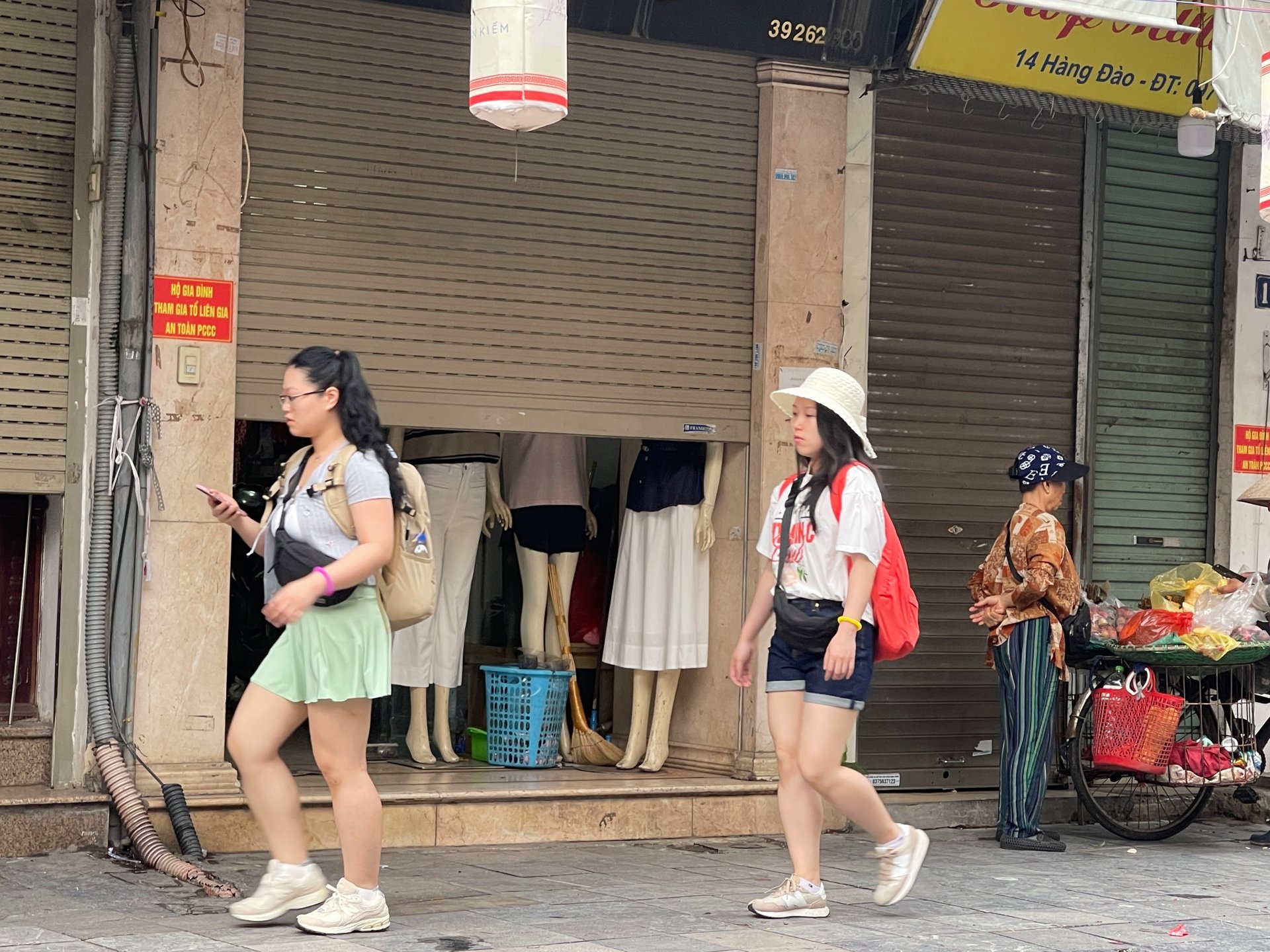 Mở bán kiểu “nửa vời”, dè dặt. Mở bán kiểu “nửa vời”, dè dặt.