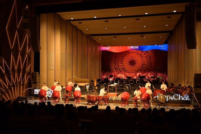 Gala “Đẹp và Chất là món quà tinh thần ý nghĩa mà ROX Group dành tặng CBNV. Gala “Đẹp và Chất" là món quà tinh thần ý nghĩa mà ROX Group dành tặng CBNV. 