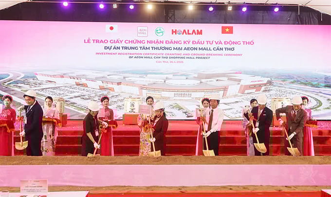 Hoa Lâm Cần Thơ và các đại biểu khởi công dự án Aeon Mall Cần Thơ hồi tháng 4/2025. Hoa Lâm Cần Thơ và các đại biểu khởi công dự án Aeon Mall Cần Thơ hồi tháng 4/2025.