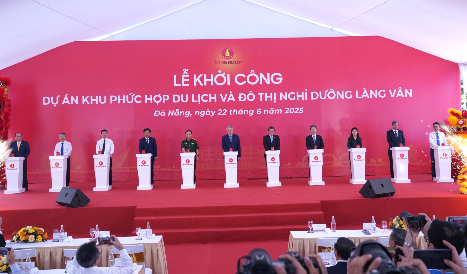 Lễ khởi công dự án Khu phức hợp và đô thị nghỉ dưỡng Làng Vân. Lễ khởi công dự án Khu phức hợp và đô thị nghỉ dưỡng Làng Vân.