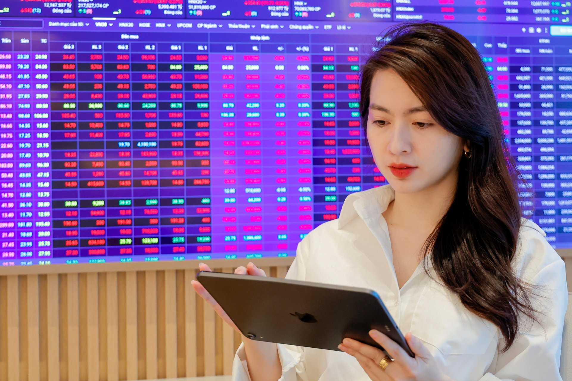 Thị trường phân hóa tại vùng đỉnh, dòng tiền đổ vào cổ phiếu penny Thị trường phân hóa tại vùng đỉnh, dòng tiền đổ vào cổ phiếu penny