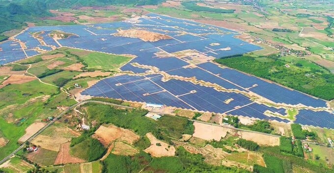 Bên cạnh xử phạt hành chính, UBCKNN yêu cầu Công ty Trường Thành buộc phải hủy bỏ hoặc cải chính những thông tin sai lệch đã công bố. Bên cạnh xử phạt hành chính, UBCKNN yêu cầu Công ty Trường Thành buộc phải hủy bỏ hoặc cải chính những thông tin sai lệch đã công bố.