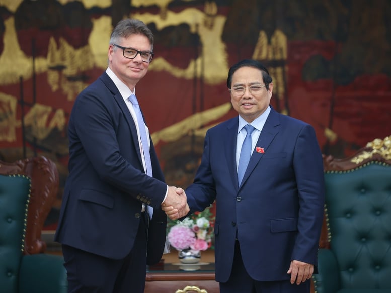 Thủ tướng Phạm Minh Chính tiếp ông Antoine Colin - Phó Chủ tịch cấp cao, phụ trách toàn cầu về chuyển đổi số và chuỗi cung ứng của Tập đoàn HP (Hoa Kỳ) - Ảnh: VGP/Nhật Bắc Thủ tướng Phạm Minh Chính tiếp ông Antoine Colin - Phó Chủ tịch cấp cao, phụ trách toàn cầu về chuyển đổi số và chuỗi cung ứng của Tập đoàn HP (Hoa Kỳ) - Ảnh: VGP/Nhật Bắc