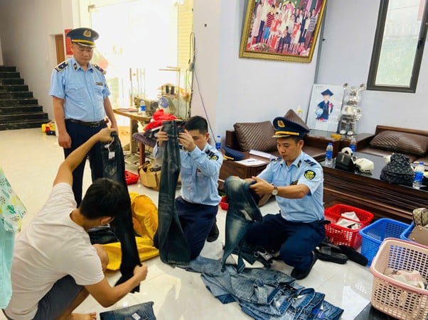 Hà Tĩnh: Bảo vệ người tiêu dùng trước vấn nạn hàng lậu, hàng giả - Ảnh 1 Hà Tĩnh: Bảo vệ người tiêu dùng trước vấn nạn hàng lậu, hàng giả - Ảnh 1