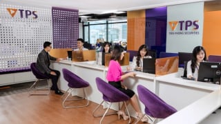 TPS trước thềm ĐHĐCĐ: Loạt lãnh đạo cấp cao rút lui, muốn huy động nghìn tỷ cơ cấu nợ - Ảnh 1 TPS trước thềm ĐHĐCĐ: Loạt lãnh đạo cấp cao rút lui, muốn huy động nghìn tỷ cơ cấu nợ - Ảnh 1