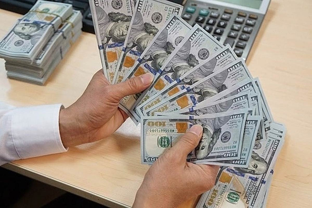 Tỷ giá lập đỉnh cao, tiền vào ngân hàng tăng mạnh và nỗi lo lãi suất đi lên - Ảnh 1 Tỷ giá lập đỉnh cao, tiền vào ngân hàng tăng mạnh và nỗi lo lãi suất đi lên - Ảnh 1