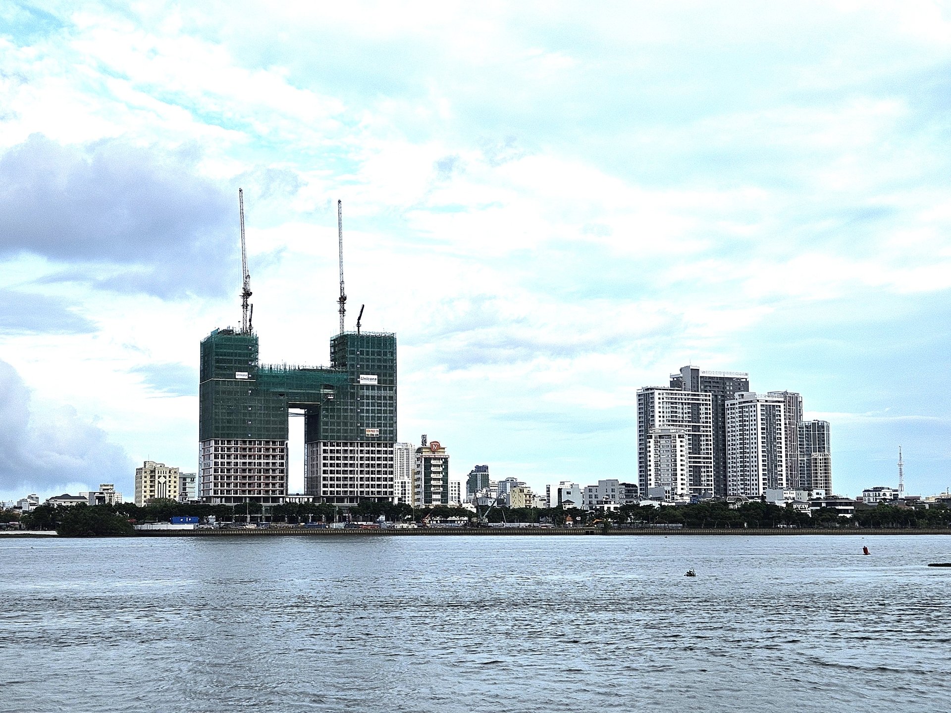 Hiện nay, danh tiếng và cam kết pháp lý của chủ đầu tư là yếu tố tiên quyết trong quyết định đầu tư. Hiện nay, danh tiếng và cam kết pháp lý của chủ đầu tư là yếu tố tiên quyết trong quyết định đầu tư.