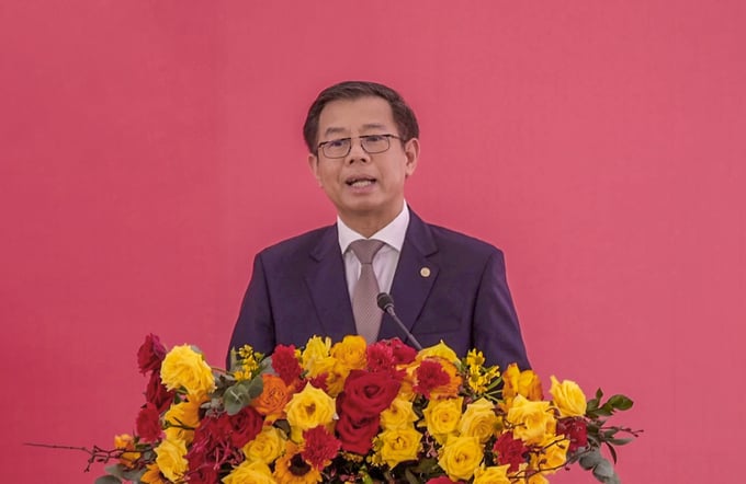 Ông Nguyễn Việt Quang – Phó Chủ tịch Hội đồng Quản trị kiêm Tổng giám đốc Tập đoàn Vingroup chia sẻ Ông Nguyễn Việt Quang – Phó Chủ tịch Hội đồng Quản trị kiêm Tổng giám đốc Tập đoàn Vingroup chia sẻ