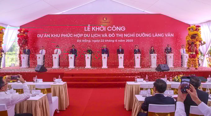 Chính thức khởi công siêu dự án Làng Vân gần 45.000 tỉ đồng tại Đà Nẵng (Ảnh: Thế Sơn) Chính thức khởi công siêu dự án Làng Vân gần 45.000 tỉ đồng tại Đà Nẵng (Ảnh: Thế Sơn)