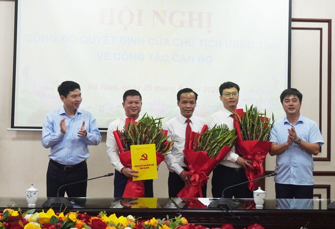 Hà Nam: Công bố, trao Quyết định thành lập các Ban Quản lý đầu tư, phát triển đô thị và quỹ đất khu vực. Hà Nam: Công bố, trao Quyết định thành lập các Ban Quản lý đầu tư, phát triển đô thị và quỹ đất khu vực.