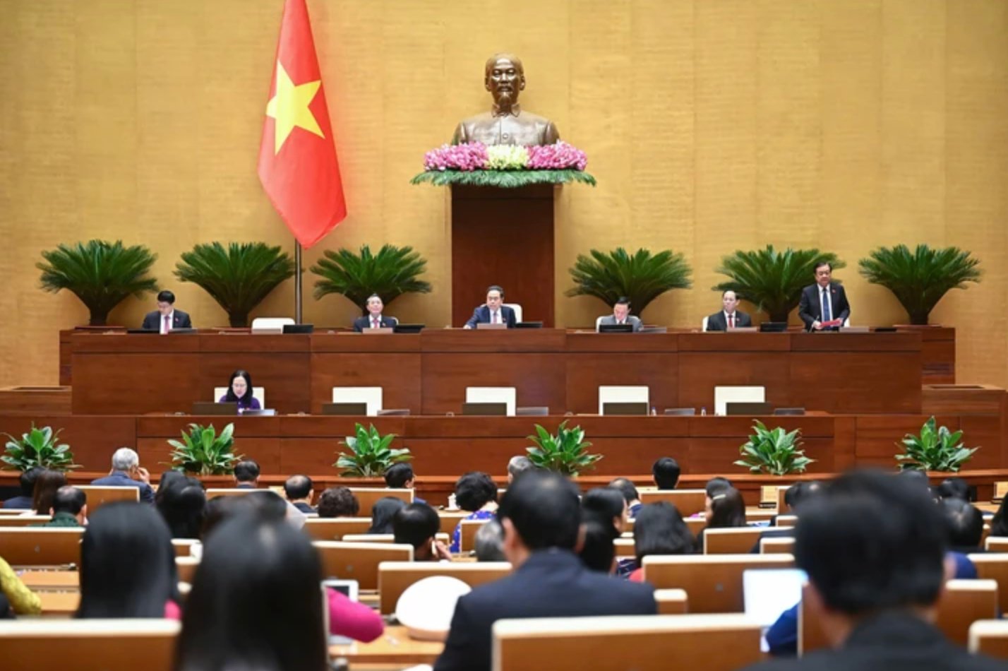 Quốc hội đã bấm nút thông qua Nghị quyết về Trung tâm tài chính quốc tế tại Việt Nam, đặt tại 2 điểm là TP. HCM và Đà Nẵng. Quốc hội đã bấm nút thông qua Nghị quyết về Trung tâm tài chính quốc tế tại Việt Nam, đặt tại 2 điểm là TP. HCM và Đà Nẵng.