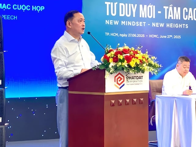 Ông Nguyễn Văn Đạt, Chủ tịch HĐQT CTCP Phát triển Bất động sản Phát Đạt. Ông Nguyễn Văn Đạt, Chủ tịch HĐQT CTCP Phát triển Bất động sản Phát Đạt.