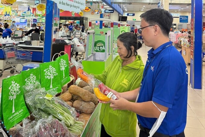 Những hoạt động hấp dẫn của chương trình Gia đình Việt - Đại sứ xanh thu hút khách hàng đến siêu thị Những hoạt động hấp dẫn của chương trình "Gia đình Việt - Đại sứ xanh" thu hút khách hàng đến siêu thị