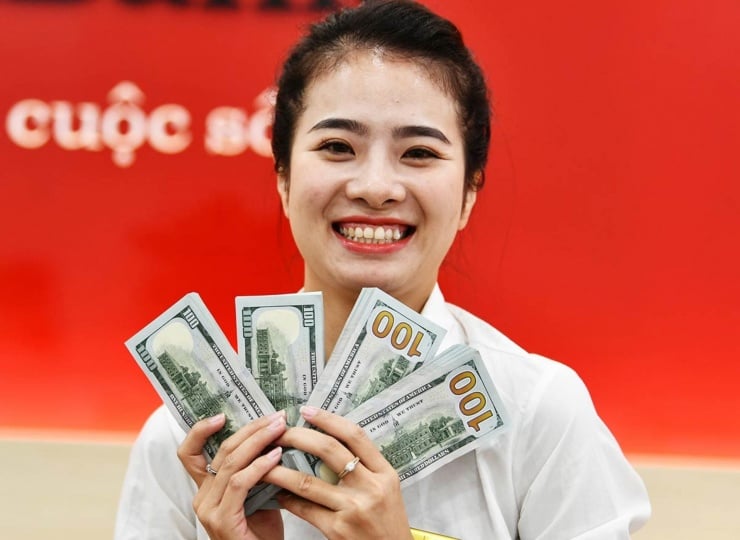 Giá USD ngân hàng tăng cao, tỷ giá trung tâm lập đỉnh mới - Ảnh 1 Giá USD ngân hàng tăng cao, tỷ giá trung tâm lập đỉnh mới - Ảnh 1