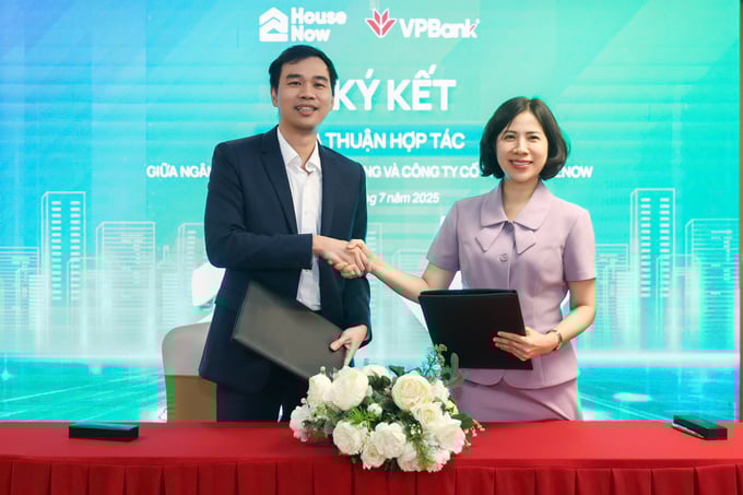 Đại diện VPBank và HouseNow tại Lễ ký kết Đại diện VPBank và HouseNow tại Lễ ký kết