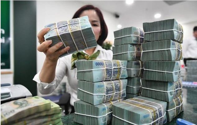 Phó thống đốc NHNN Phạm Thanh Hà cho biết tính đến ngày 26/6, dư nợ toàn hệ thống đạt trên 16,9 triệu tỷ đồng, tăng 8,3% so với cuối năm 2024. Phó thống đốc NHNN Phạm Thanh Hà cho biết tính đến ngày 26/6, dư nợ toàn hệ thống đạt trên 16,9 triệu tỷ đồng, tăng 8,3% so với cuối năm 2024.
