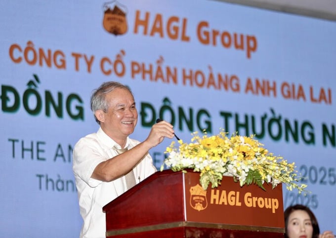 Ông Đoàn Nguyên Đức (bầu Đức) - Chủ tịch HĐQT Công ty Cổ phần Hoàng Anh Gia Lai. Ông Đoàn Nguyên Đức (bầu Đức) - Chủ tịch HĐQT Công ty Cổ phần Hoàng Anh Gia Lai.