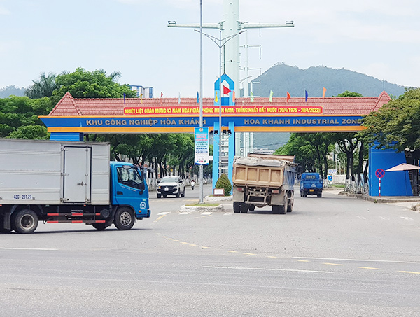 DSEZA đã chỉ đạo KCN Hoà Khánh rà soát hoạt động cho thuê nhà xưởng, sử dụng đất của các doanh nghiệp đầu. DSEZA đã chỉ đạo KCN Hoà Khánh rà soát hoạt động cho thuê nhà xưởng, sử dụng đất của các doanh nghiệp đầu.