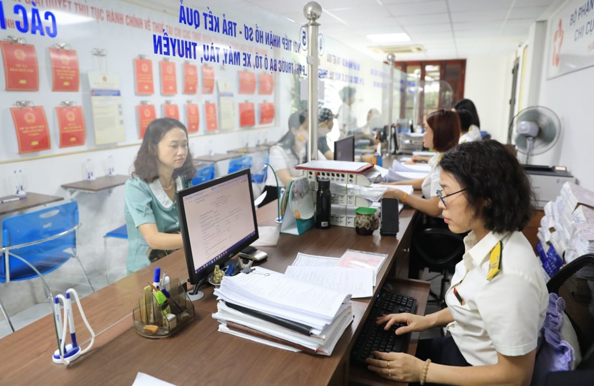 Bộ Tài chính: Thu ngân sách 6 tháng vượt mốc 1,3 triệu tỷ đồng - Ảnh 1 Bộ Tài chính: Thu ngân sách 6 tháng vượt mốc 1,3 triệu tỷ đồng - Ảnh 1